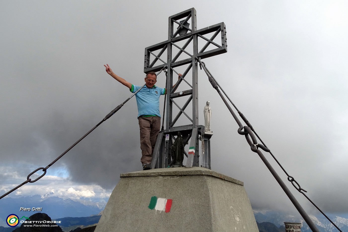 86 Croce di vetta del Pizzo Tre Signori (2554 m).JPG